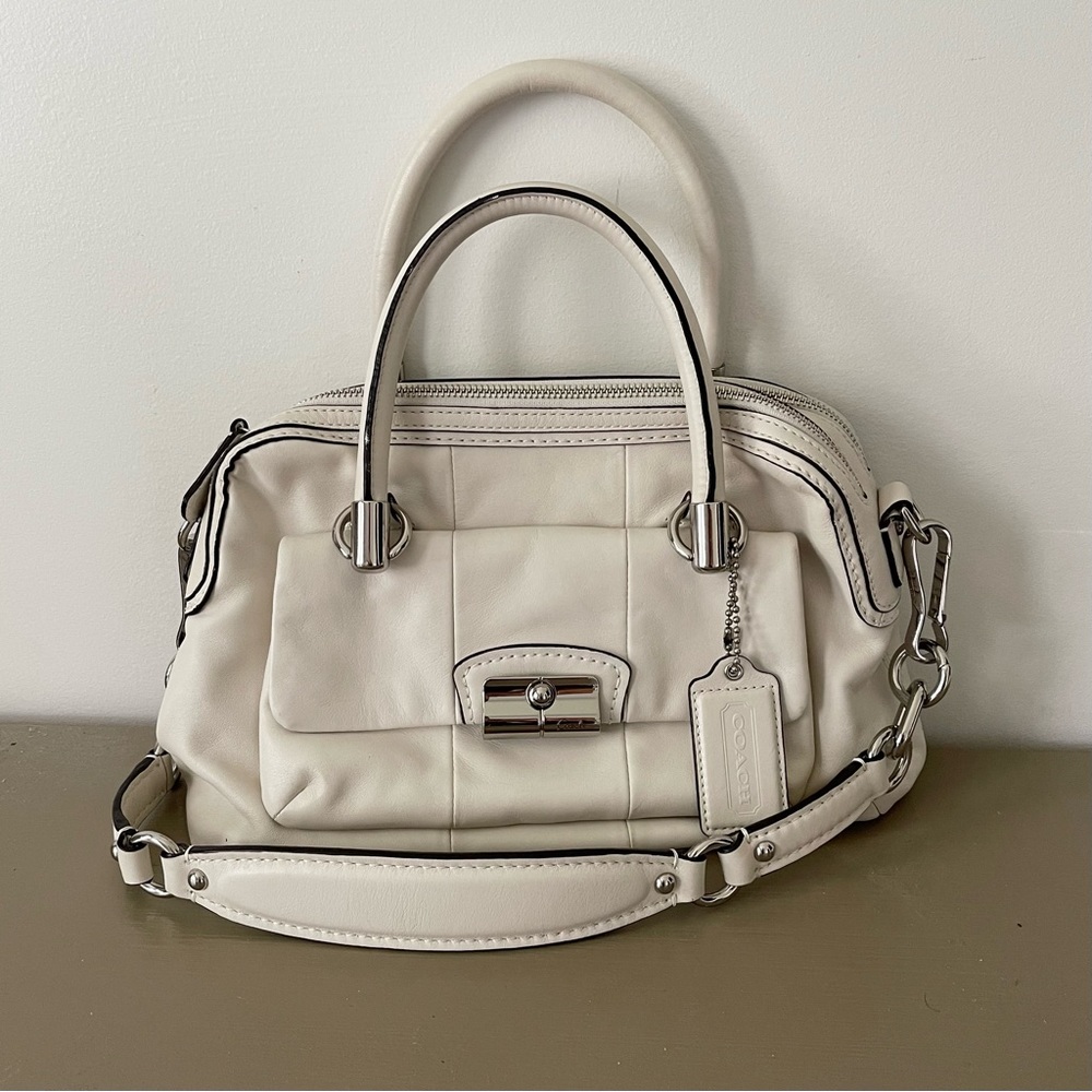 COACH White Leather Shoulder Bag - Medium Size